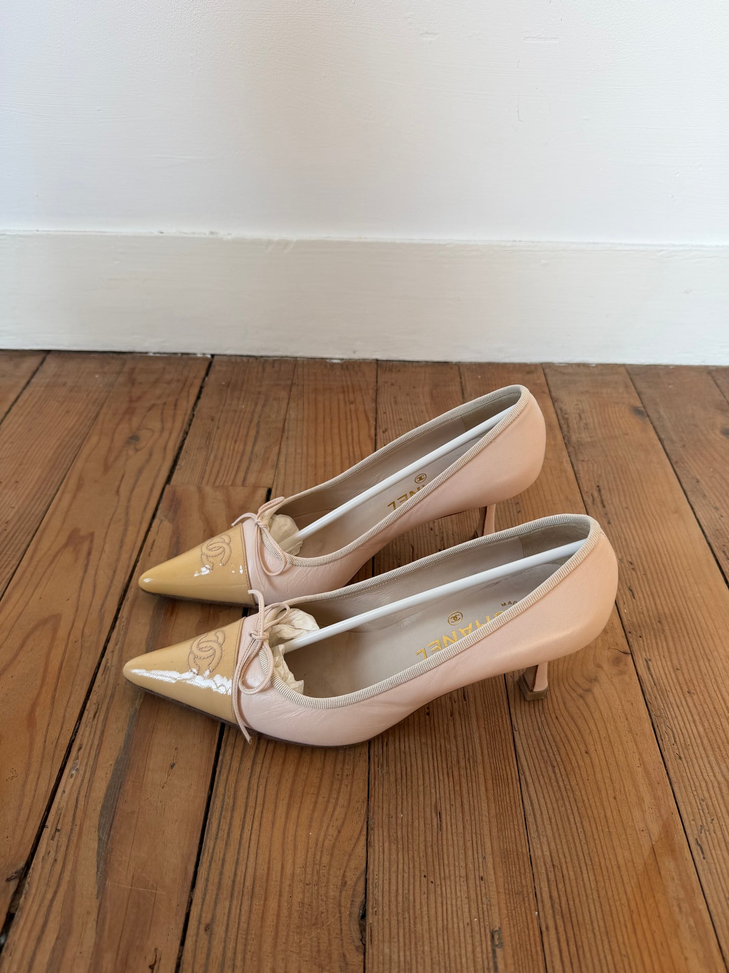 Vintage Chanel Beige Leather CC Pointed Pumps