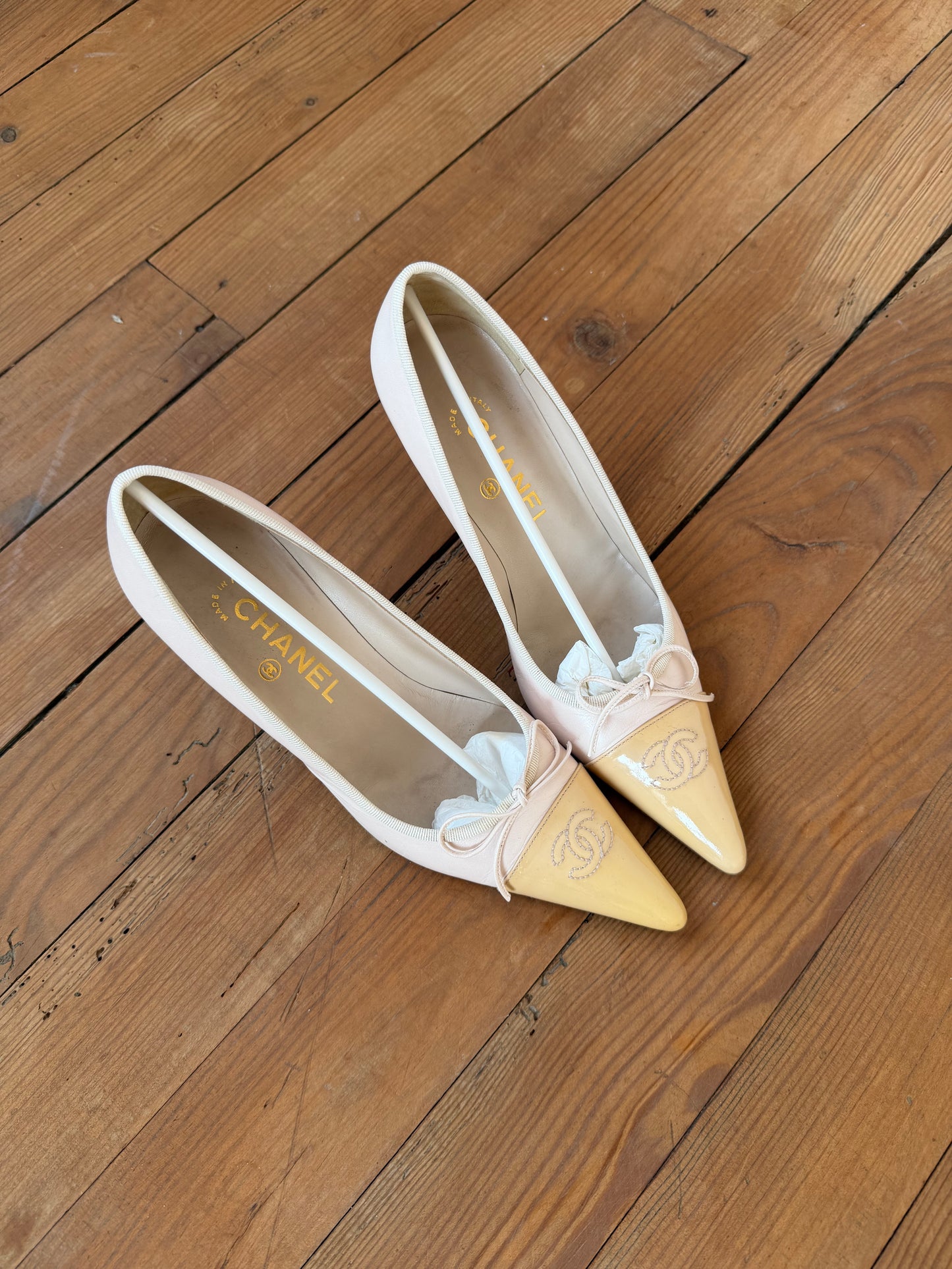 Vintage Chanel Beige Leather CC Pointed Pumps