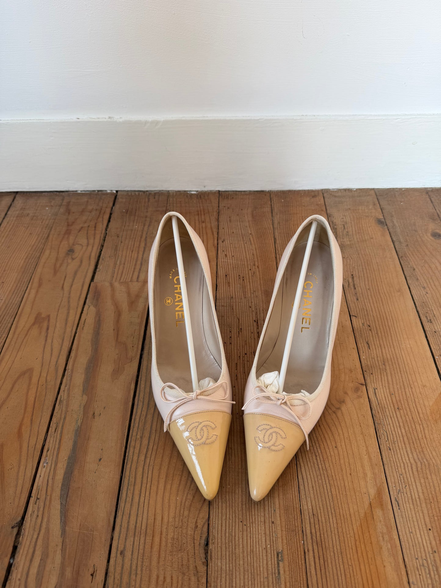 Vintage Chanel Beige Leather CC Pointed Pumps