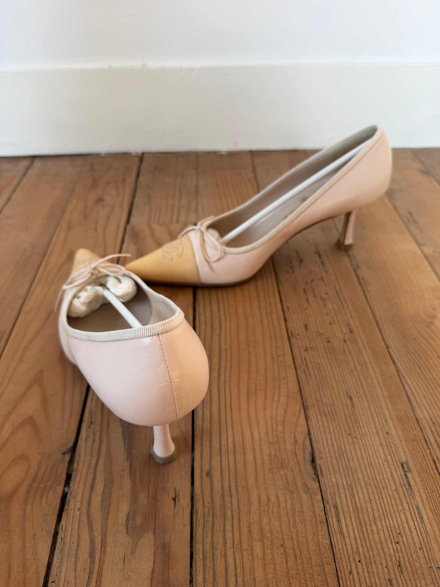 Vintage Chanel Beige Leather CC Pointed Pumps