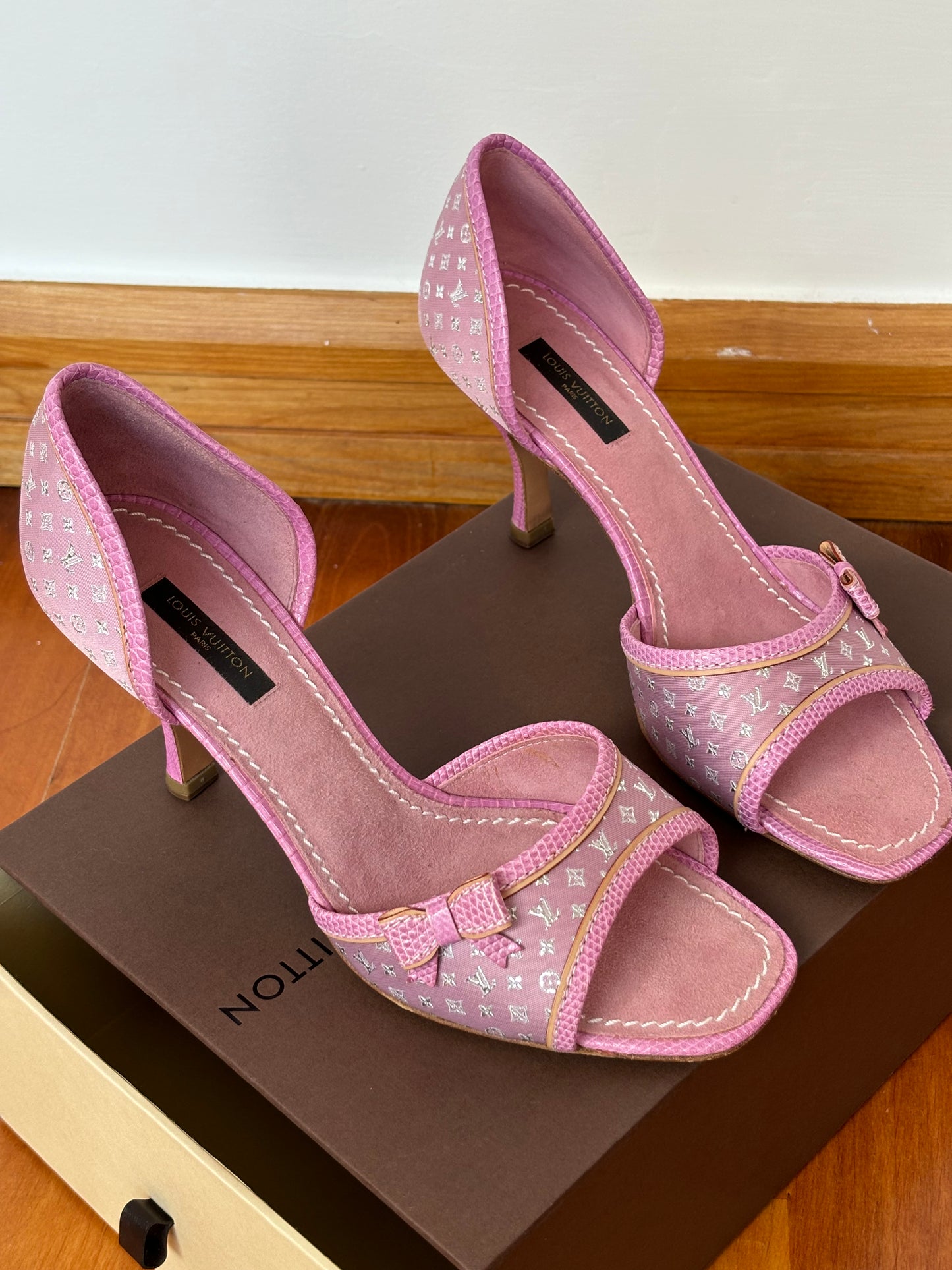 Louis Vuitton Vintage Pink Bow Heels